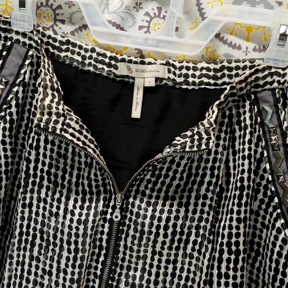 BCBGeneration embellished skirt with pockets, small - Picture 7 of 9